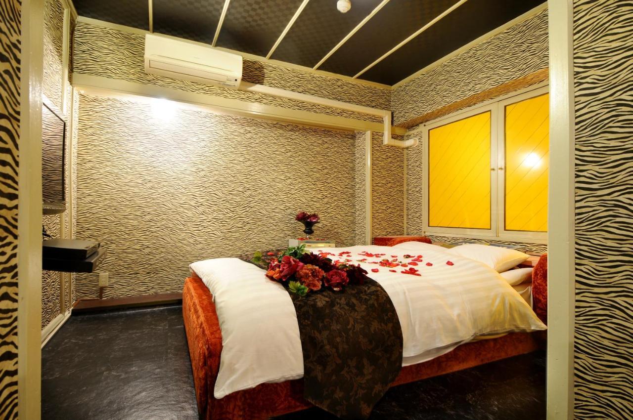 Namba Alpha (Adults Only) Hotel Осака Екстериор снимка